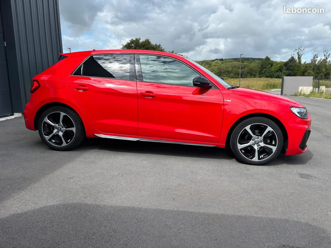 Audi A1 Sportback S line rouge — photo 2