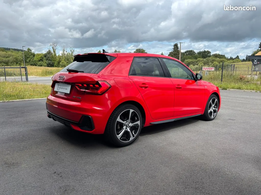 Audi A1 Sportback S line rouge — photo 3
