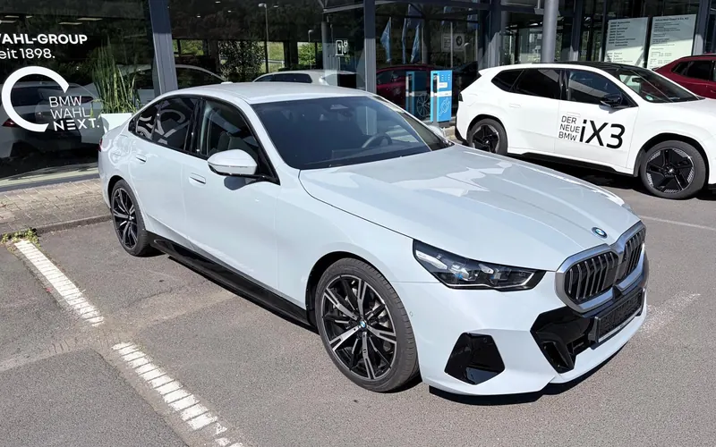 BMW i5 M Sport blanche importée d'Allemagne par TD Importation