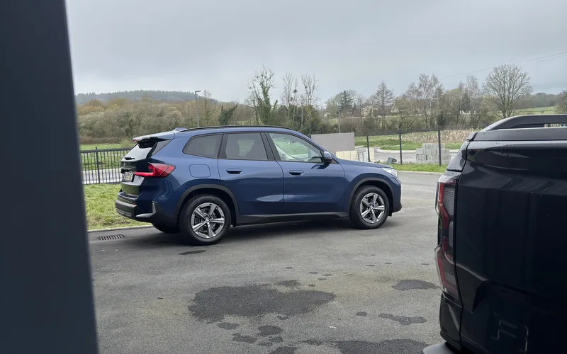 BMW X1 18d bleue 2023 importée d'Allemagne par TD Importation
