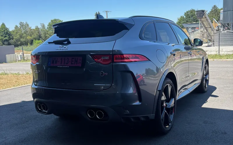Jaguar F-Pace SVR gris foncé importée d'Allemagne par TD Importation