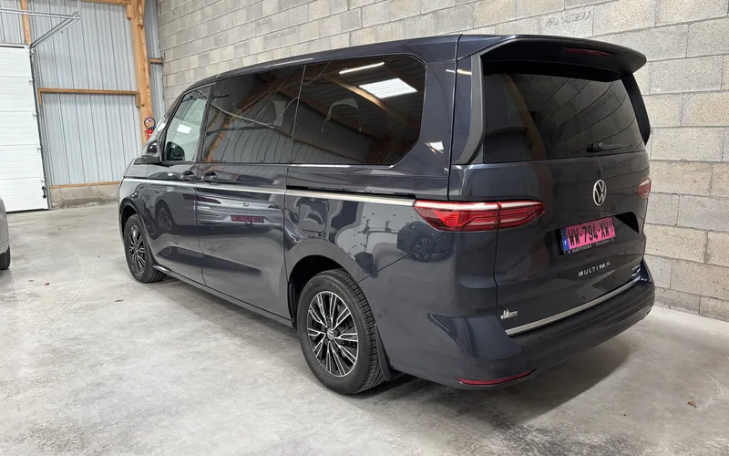 Volkswagen T7 Multivan e-Hybrid 204 ch gris foncé 2024 importé d'Allemagne par TD Importation