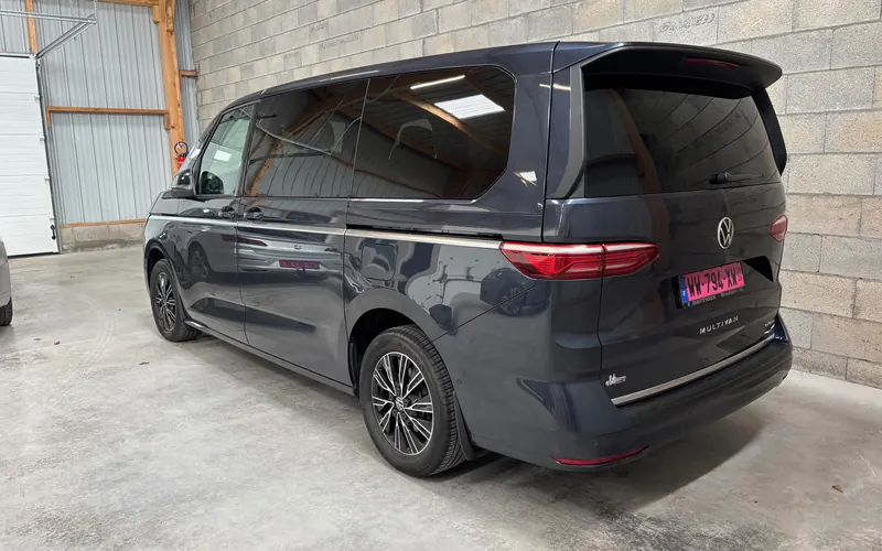 Volkswagen Multivan T7 bleu foncé importée d'Allemagne par TD Importation
